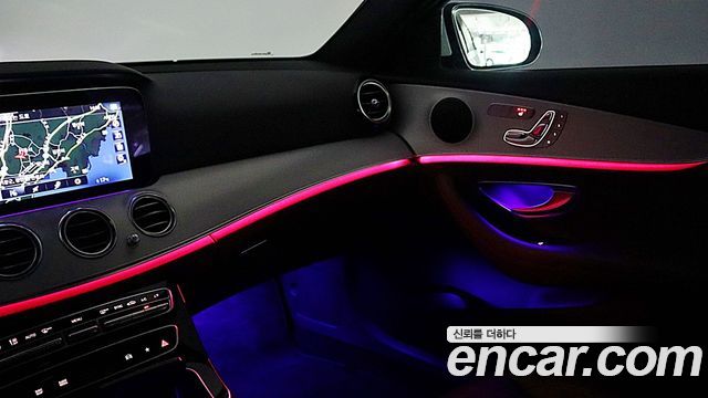Mercedes-Benz E-Class 2021 — photo 16