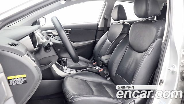 Hyundai AVANTE 2012 — photo 10