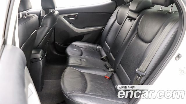 Hyundai AVANTE 2012 — photo 11