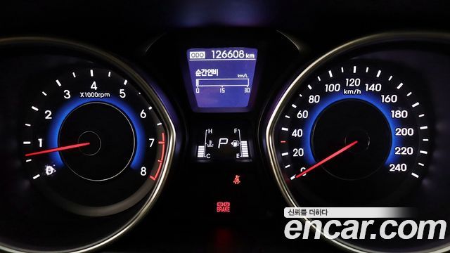Hyundai AVANTE 2012 — photo 12