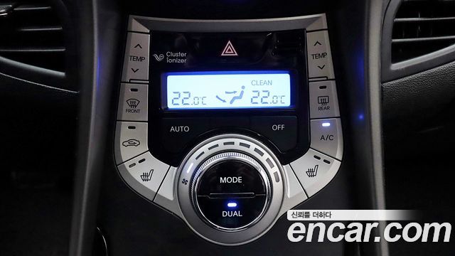 Hyundai AVANTE 2012 — photo 16