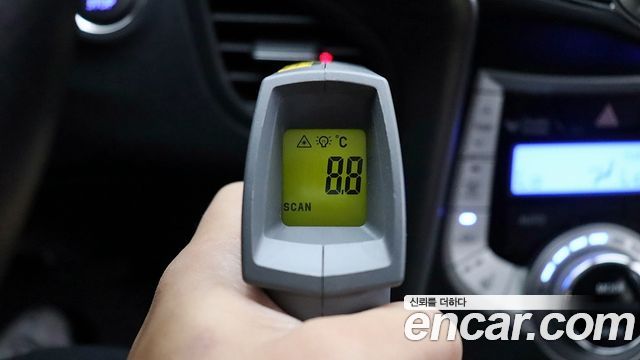 Hyundai AVANTE 2012 — photo 17