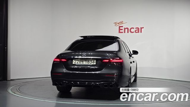 Mercedes-Benz E-Class 2023 — photo 4