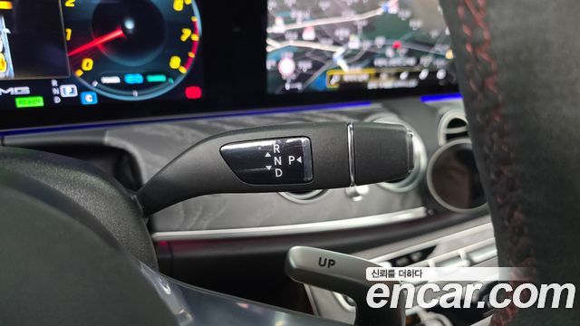 Mercedes-Benz E-Class 2023 — photo 12