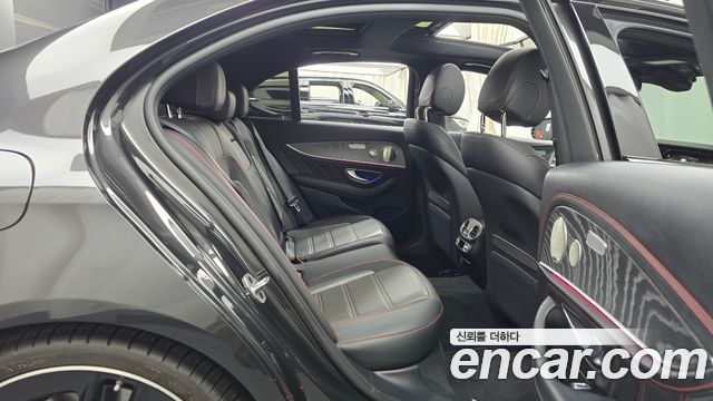 Mercedes-Benz E-Class 2023 — photo 17