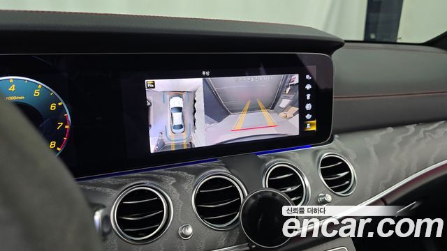 Mercedes-Benz E-Class 2023 — photo 21