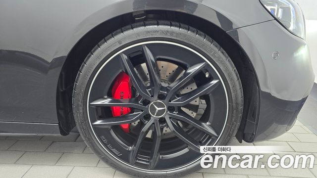 Mercedes-Benz E-Class 2023 — photo 7