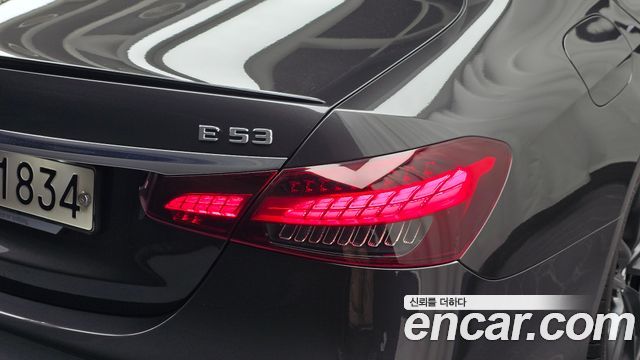 Mercedes-Benz E-Class 2023 — photo 9