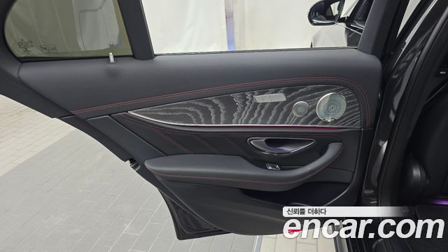 Mercedes-Benz E-Class 2023 — photo 15