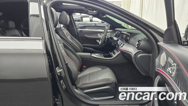 Mercedes-Benz E-Class 2023 — photo 16