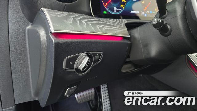 Mercedes-Benz E-Class 2023 — photo 28