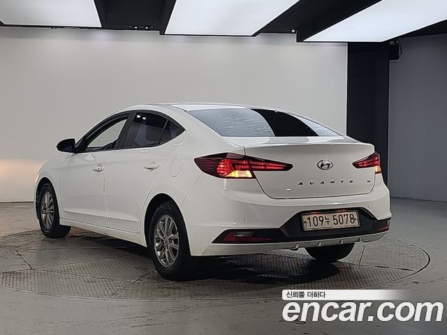 Hyundai AVANTE 2019 — photo 3
