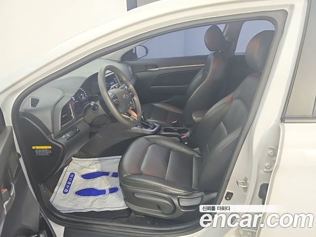 Hyundai AVANTE 2019 — photo 11