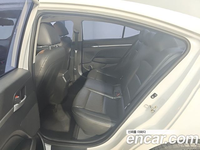 Hyundai AVANTE 2019 — photo 12