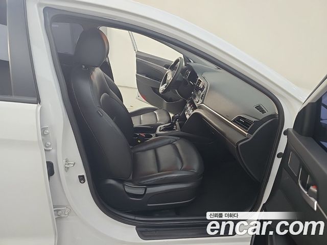 Hyundai AVANTE 2019 — photo 17
