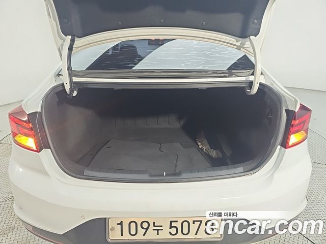 Hyundai AVANTE 2019 — photo 19
