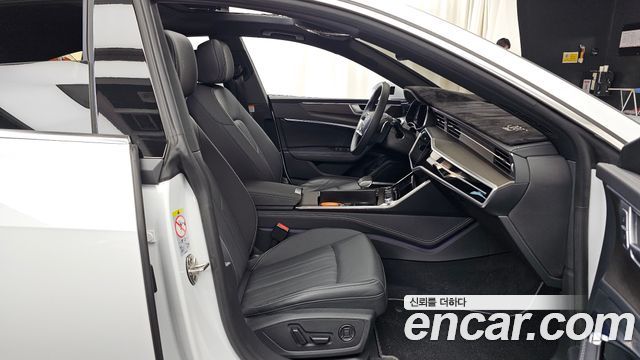 Audi A7 2023 — photo 17
