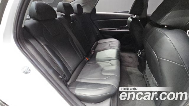 Hyundai AVANTE 2023 — photo 18