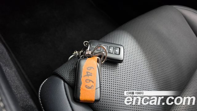 Lexus ES 2017 — photo 17