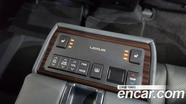 Lexus ES 2017 — photo 19