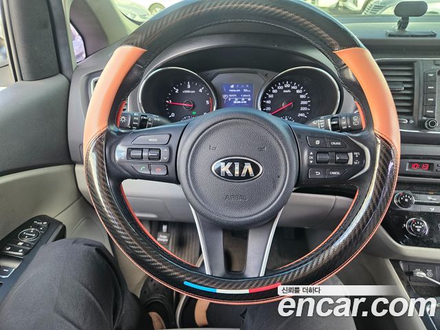 Kia Canival 2018 — photo 9