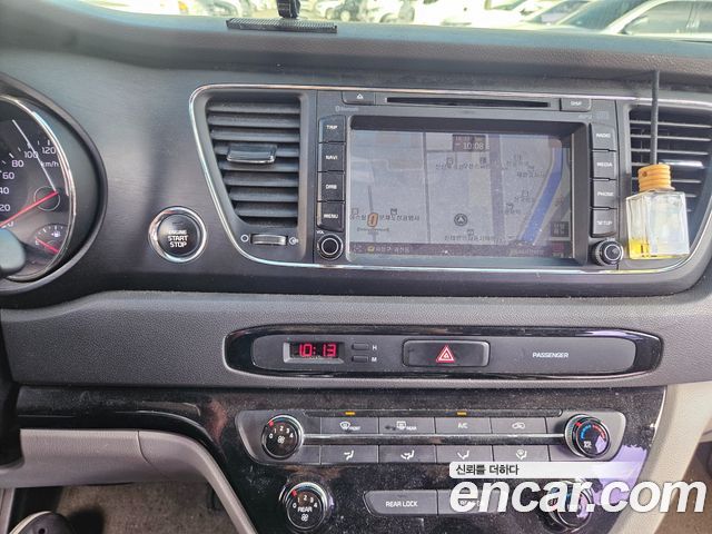 Kia Canival 2018 — photo 11