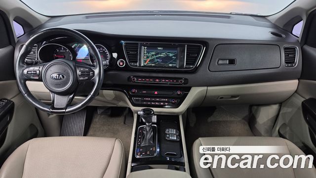 Kia Canival 2015 — photo 10