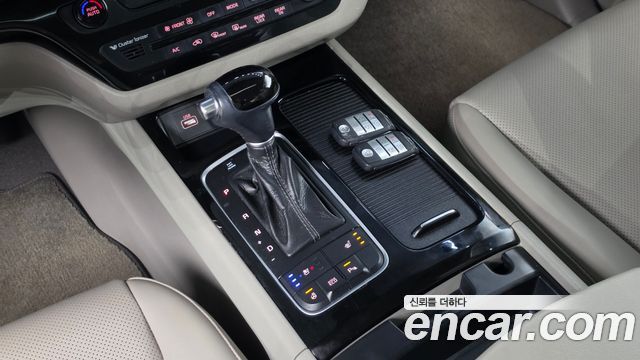Kia Canival 2015 — photo 12