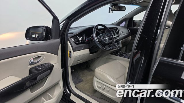 Kia Canival 2015 — photo 13