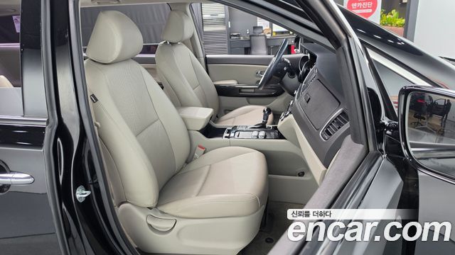 Kia Canival 2015 — photo 17