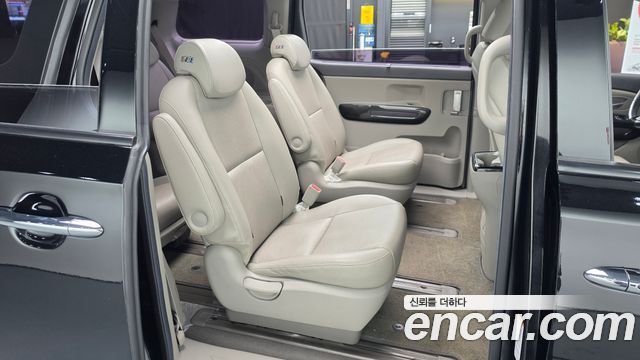 Kia Canival 2015 — photo 18