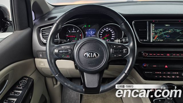 Kia Canival 2015 — photo 20