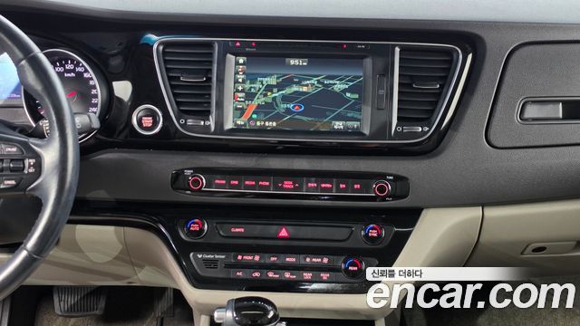 Kia Canival 2015 — photo 22