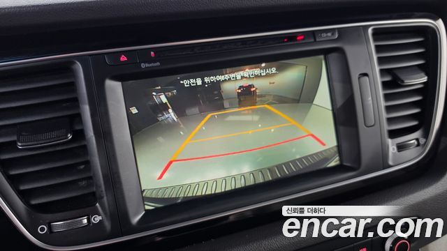Kia Canival 2015 — photo 23