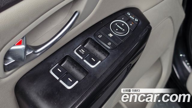 Kia Canival 2015 — photo 26