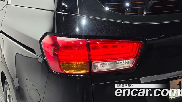 Kia Canival 2015 — photo 9