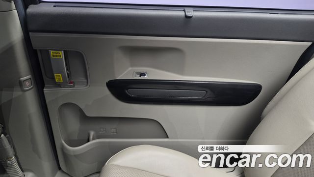 Kia Canival 2015 — photo 15