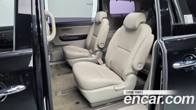 Kia Canival 2015 — photo 16
