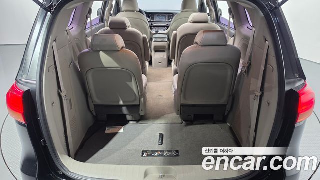 Kia Canival 2015 — photo 30