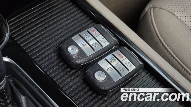 Kia Canival 2015 — photo 31