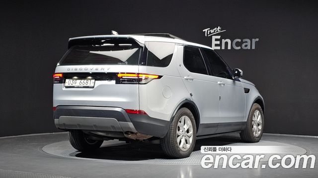 Land Rover Discovery 2018 — photo 2