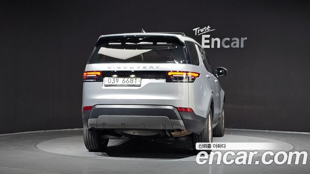 Land Rover Discovery 2018 — photo 4
