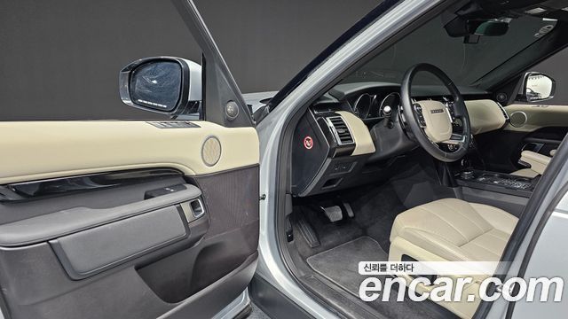 Land Rover Discovery 2018 — photo 10