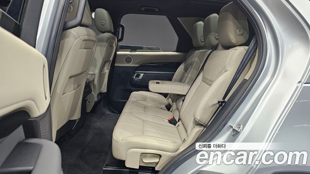 Land Rover Discovery 2018 — photo 11