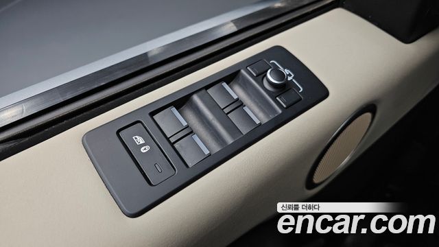 Land Rover Discovery 2018 — photo 12