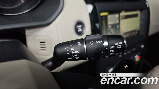 Land Rover Discovery 2018 — photo 14