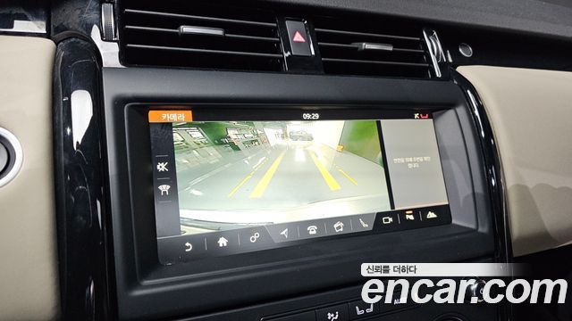 Land Rover Discovery 2018 — photo 16