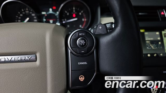 Land Rover Discovery 2018 — photo 17