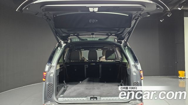 Land Rover Discovery 2018 — photo 20