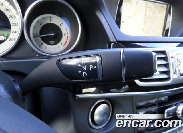 Mercedes-Benz E-Class 2015 — photo 11